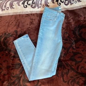 Selling never used light wash Levi’s 535 super skinny jeans. Never worn.